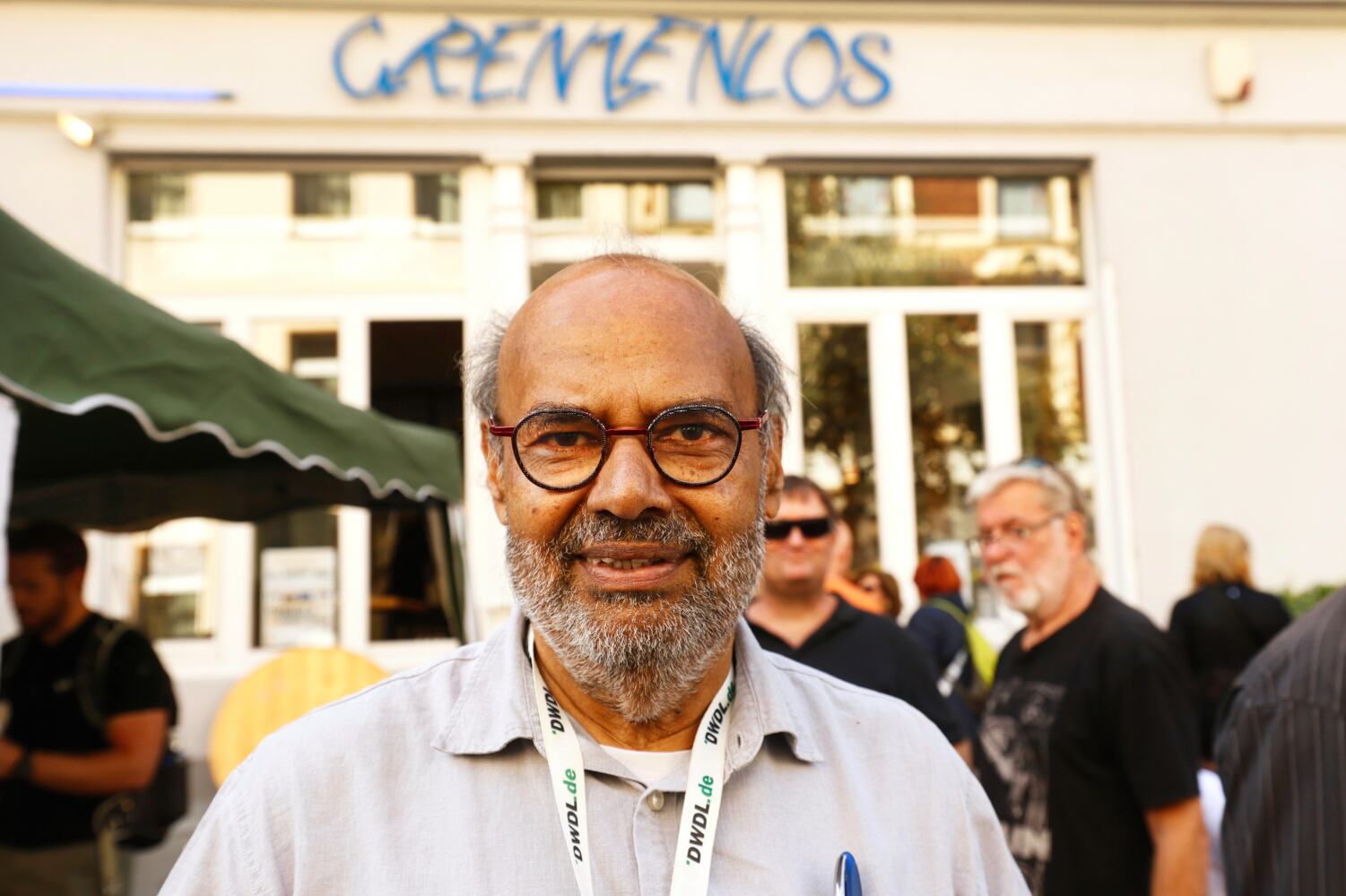 Davinder Singh leitet hat die Leitung des Café Grenzenlos an der Kronprinzenstraße in Düsseldorf Bilk übernommen.